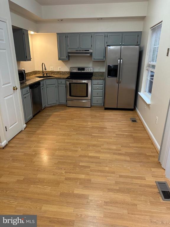 Foto del edificio - 11130 Hollowbrook Rd