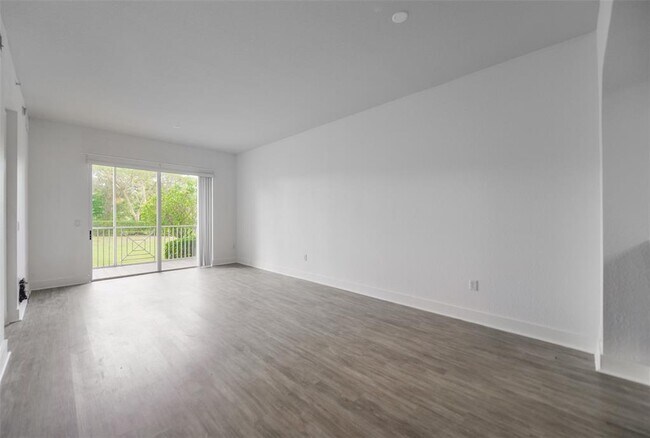 Foto del edificio - 3500 Oaks Clubhouse Dr