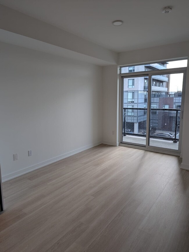 Building Photo - 5105 Hurontario St