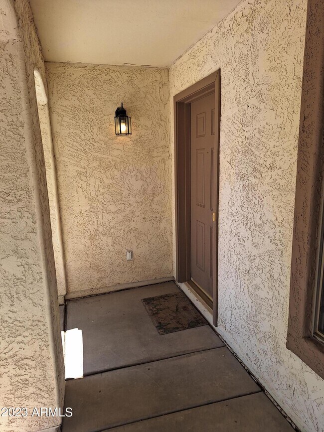 Foto del edificio - 16212 W Custer Ln