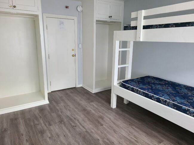 Example Room - 649 Gayley Ave