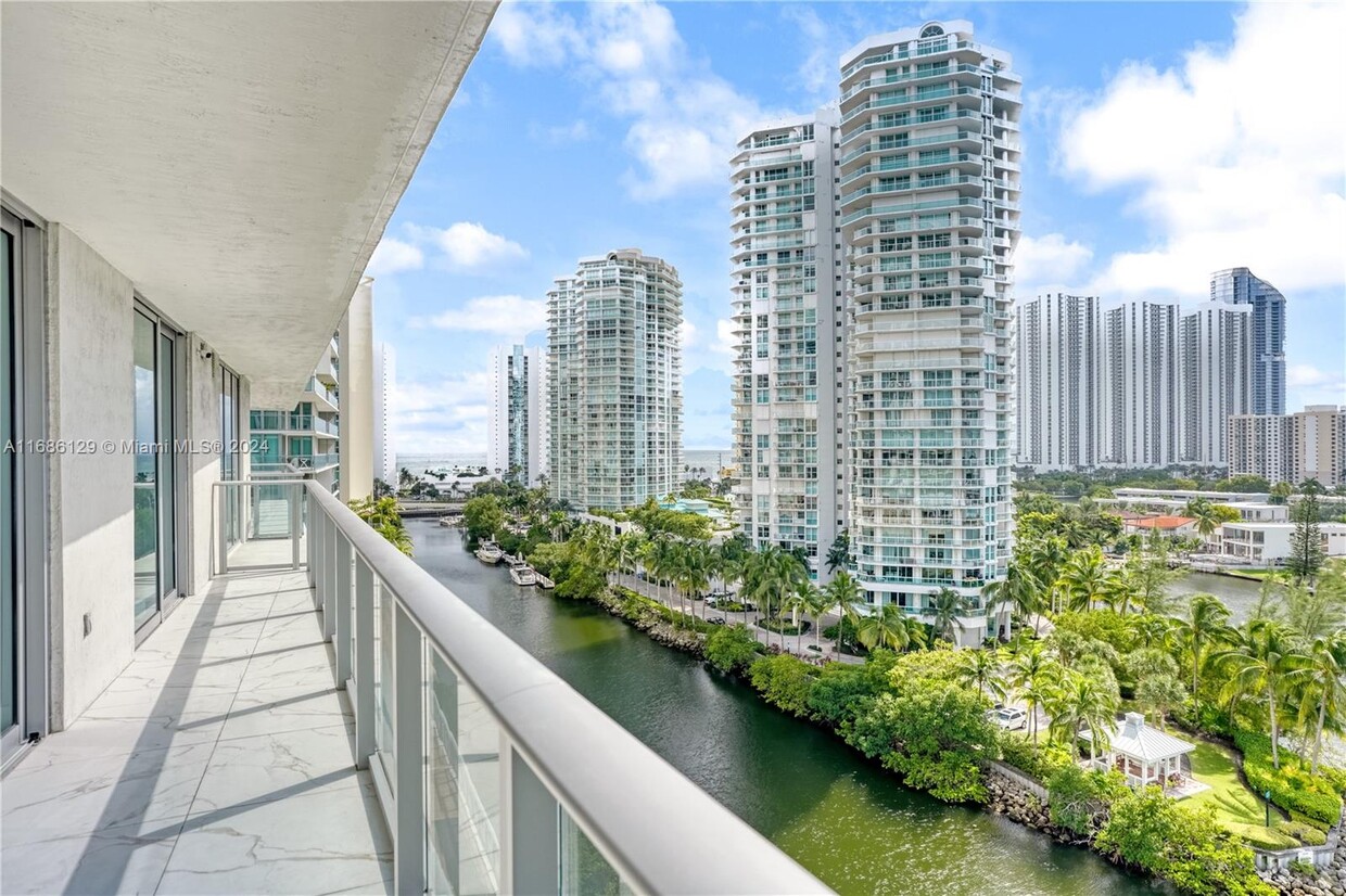 Foto principal - 330 Sunny Isles Blvd