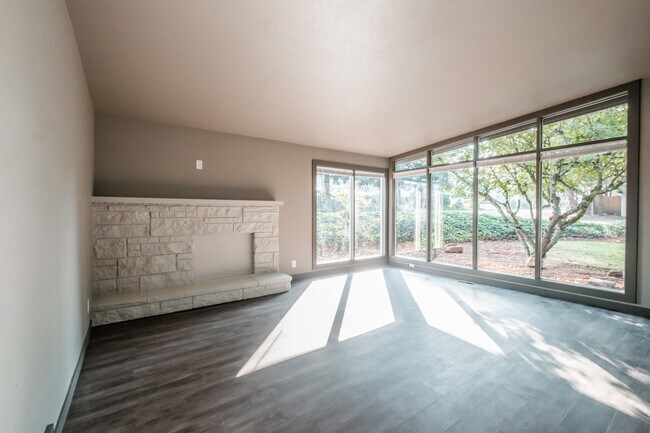 Building Photo - 897 Woodmansee Ct SE