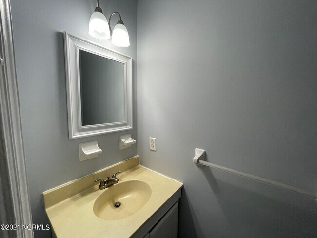 Building Photo - 412 Myrtlewood Cir