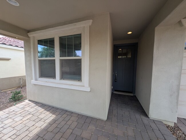 Foto del edificio - 3 Bedroom Home in the Eastmark Community Near E Ray Rd and S Signal Butte Rd!