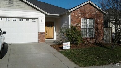Building Photo - 2657 Brookdale Dr