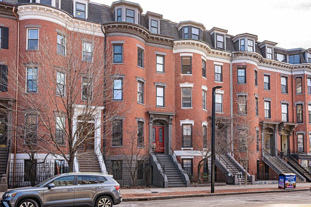 Primary Photo - 758 Tremont St