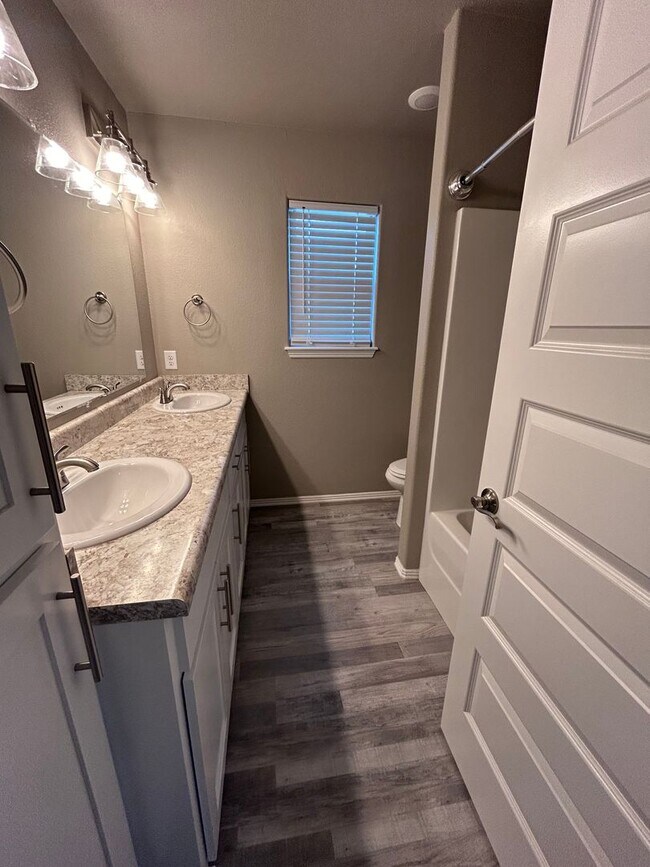 Foto del edificio - Maple Ridge Duplex