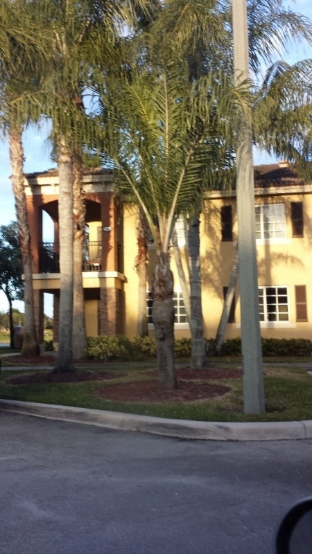 Building Photo - 1005 NE 34th Ave
