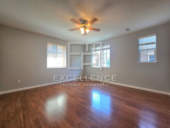 Foto del edificio - Beautiful  2/2.5 Townhouse - 2 Car Garage,...