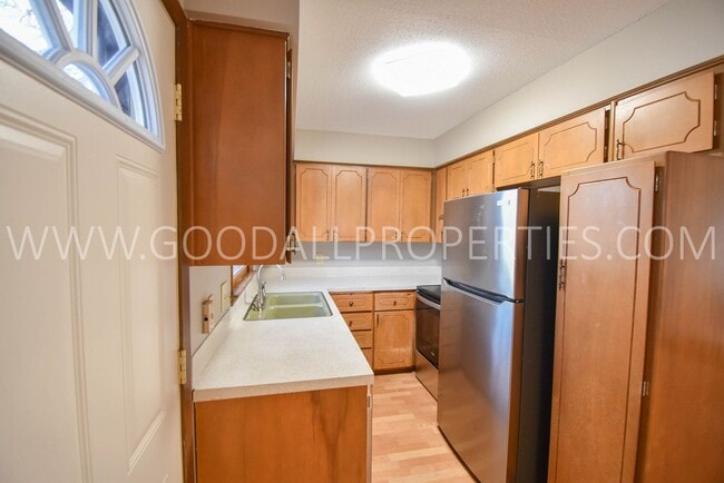 Foto del edificio - 2 Bedroom Duplex in Windsor Heights!!!