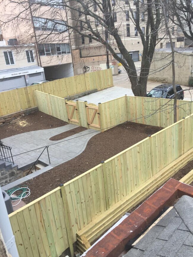 Patio trasero - 4112 Chesapeake St NW