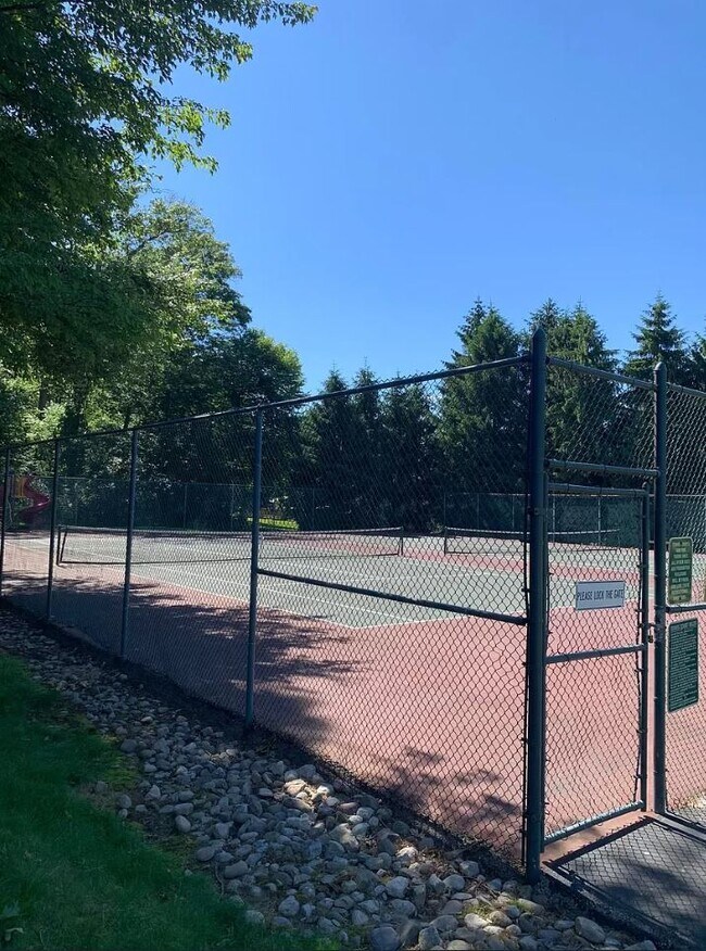 Foto del edificio - 241 Tulip Tree Ct