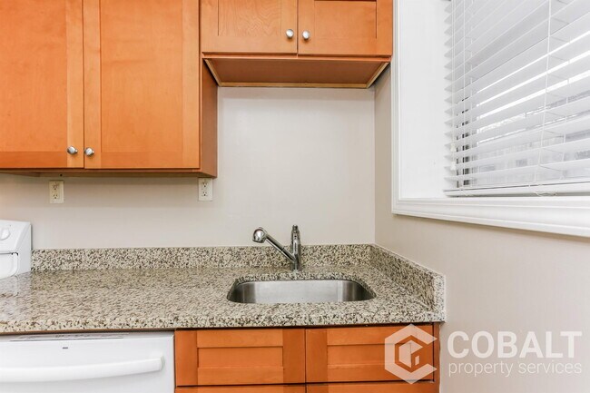 Foto del edificio - 271 Glen Iris Dr NE