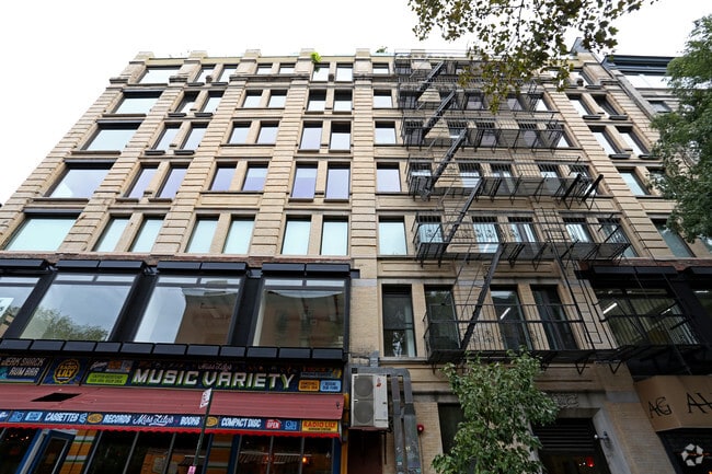 Building Photo - 130 E 7th St