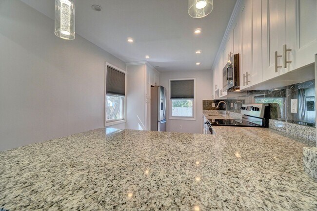 Building Photo - SIMONSDALE