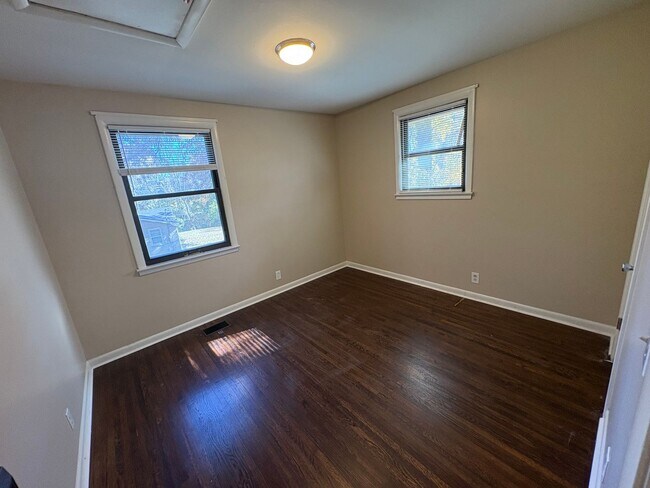 Building Photo - Donelson 3 Bedroom, 1 Bath House