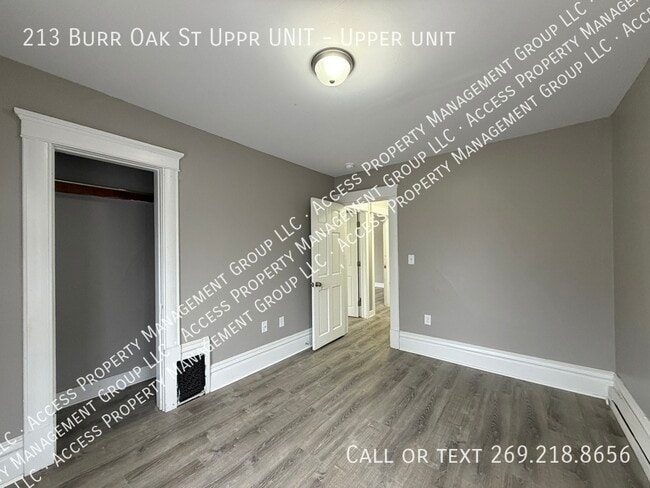 Foto del edificio - 213 Burr Oak St