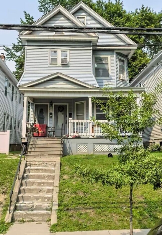 Building Photo - 825 Myrtle Ave