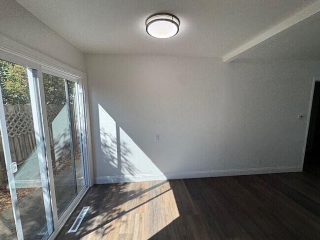 Foto del edificio - 1545-1547 Hilliard Ct.