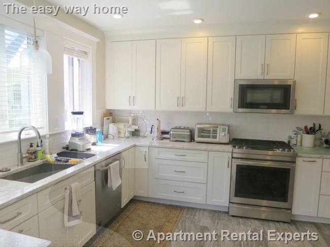 Building Photo - 17 Dickson St