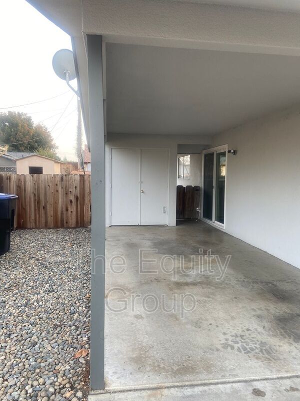 Foto del edificio - 2837 W Walnut Ave