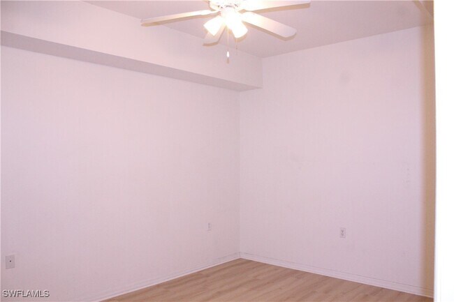 Foto del edificio - 8490 Kingbird Loop