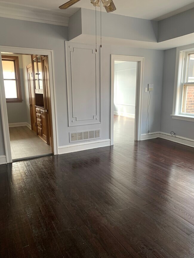 Dining room - 7830 S Kingston Ave