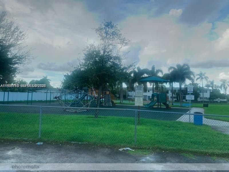 Foto del edificio - 2698-2704-2704 NW 65th Ave