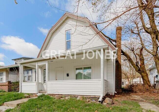 Building Photo - 520 N Gladstone Ave