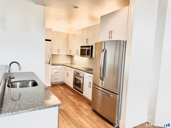 Building Photo - 60 Willow St