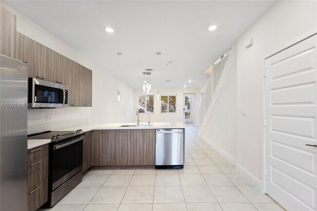 Foto del edificio - 6425 NW 103rd Pl