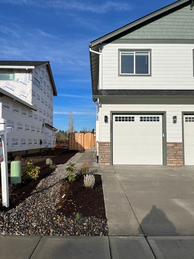 1730 NE Gilbert Ln Unit 1730 Gilbert B, Estacada, OR 97023 Room for