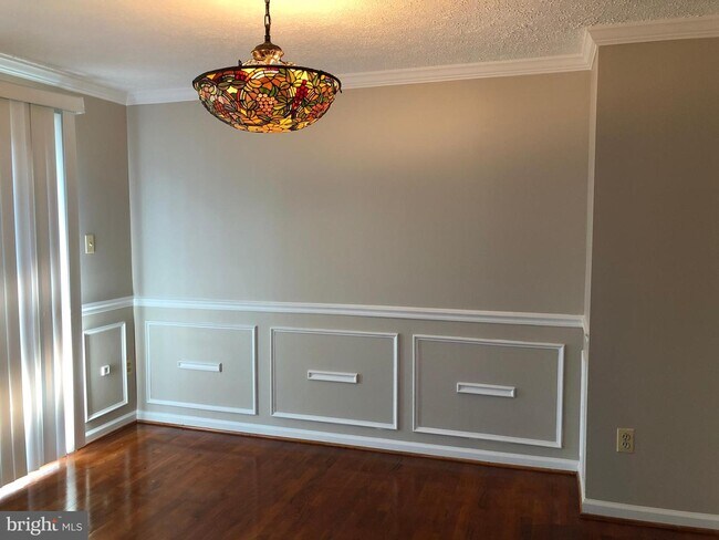 Building Photo - 12365 Quail Woods Dr