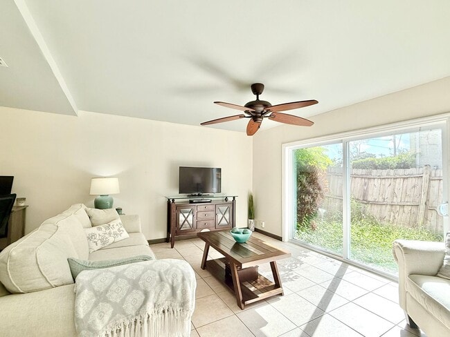 Foto del edificio - Effortless & comfortable 2Beds/1.5Bath tow...