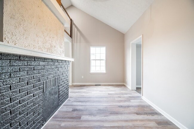 Building Photo - 465 Brehl Ave