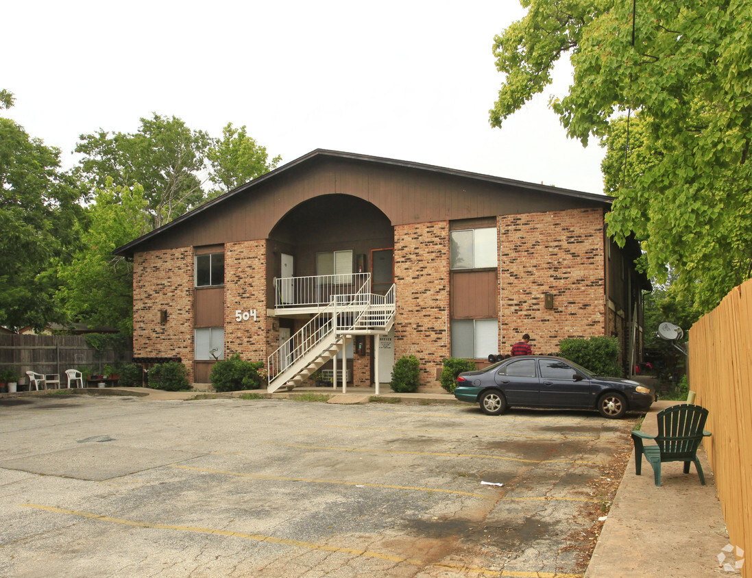 Primary Photo - 504 Swanee Dr