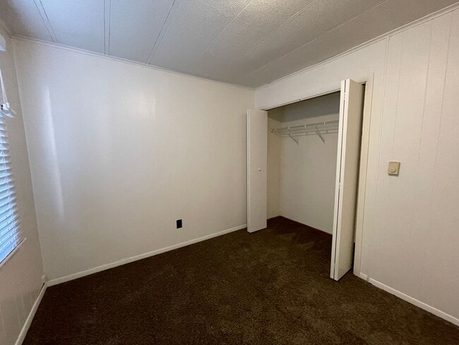 Building Photo - 523-2 E Douglas