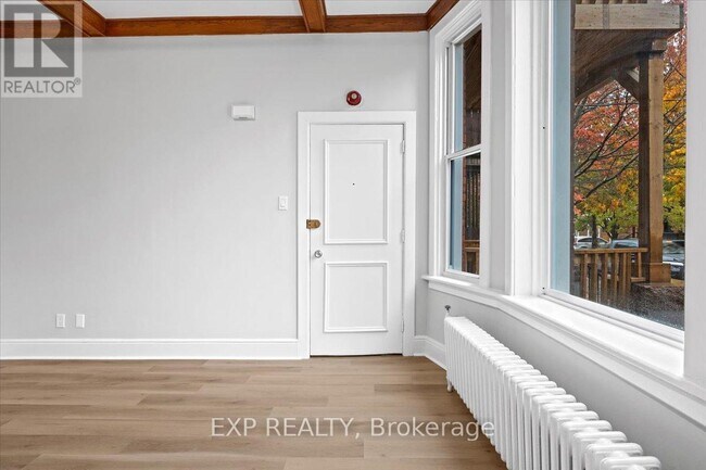 Building Photo - 486 Gilmour St