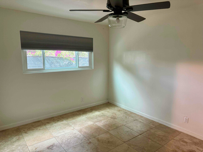 Foto del edificio - 303 N Mission Rd
