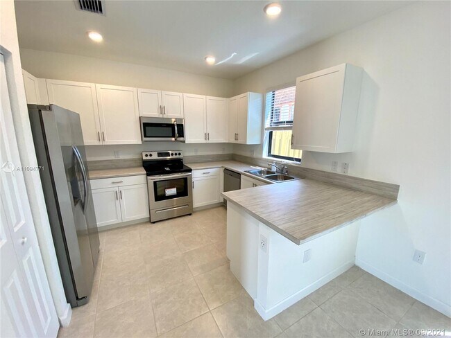 Building Photo - 788 NE 208th St