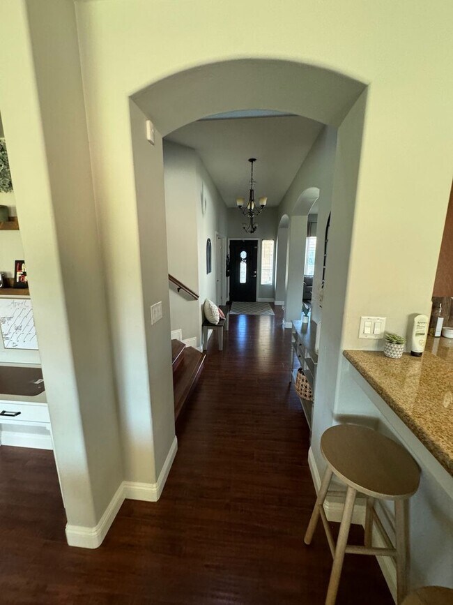 Foto del edificio - Beautiful single-family home with 6 Bedroo...