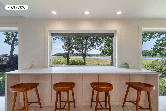 Foto del edificio - 590 Haywaters Dr