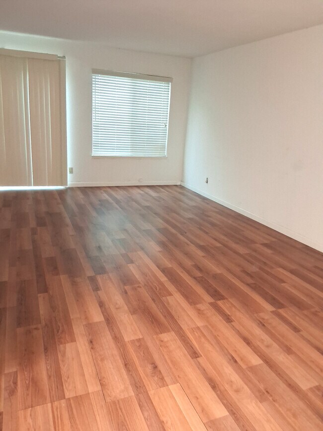 Foto del edificio - 541 Giuffrida Ave