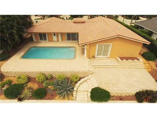 Foto del edificio - 4240 NE 23rd Ter