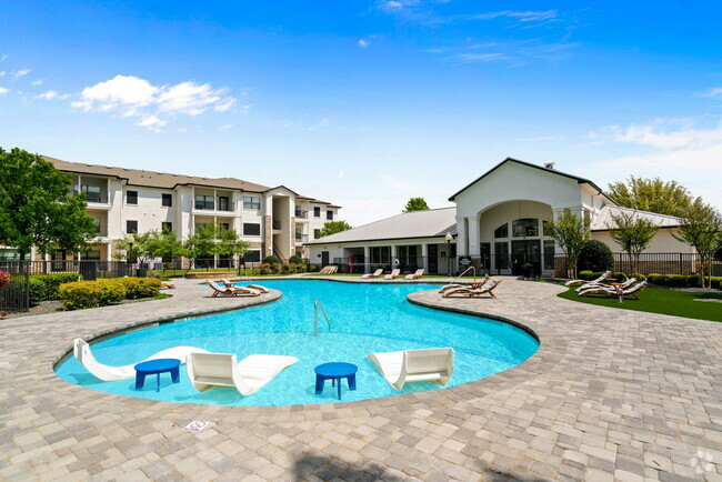 Building Photo - Birchstone Northlake