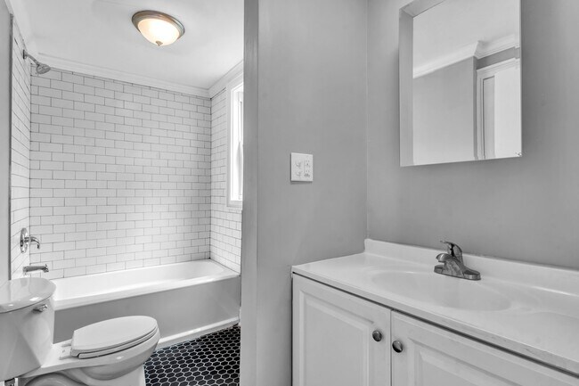 Building Photo - 76 Garner Avenue, Unit 3