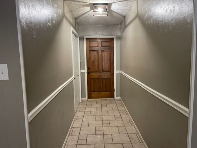 Foto del edificio - 1045 Clark Rd