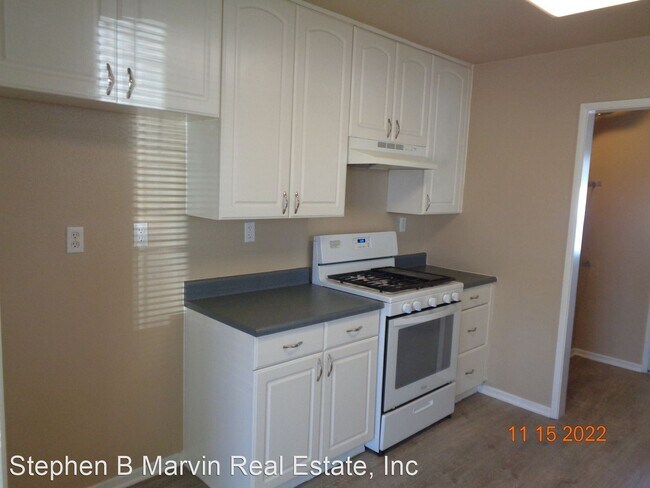 Building Photo - 3 br, 1 bath House - 1135 East Ave R-4