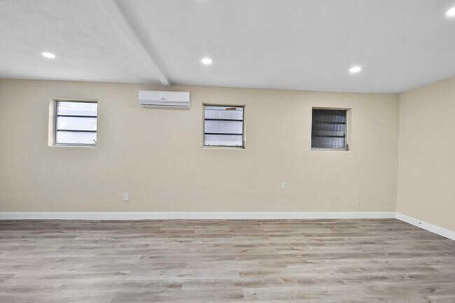 Building Photo - 1147 NW 77th St